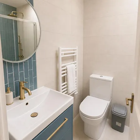 Spacious 7-bedroom Townhouse In Heart Of * Thurles