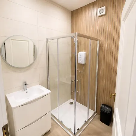 Spacious 7-bedroom Townhouse In Heart Of Сasa de vacaciones *