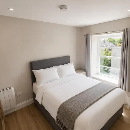 Ferienhaus Spacious 7-bedroom Townhouse In Heart Of *