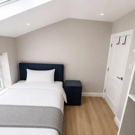 Spacious 7-bedroom Townhouse In Heart Of * Thurles