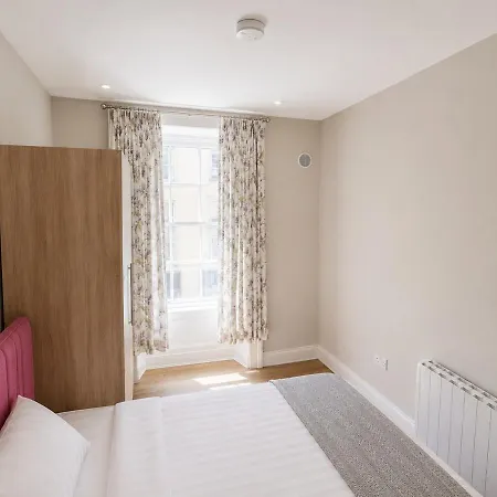 Spacious 7-bedroom Townhouse In Heart Of * Thurles