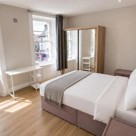 Сasa de vacaciones Spacious 7-bedroom Townhouse In Heart Of