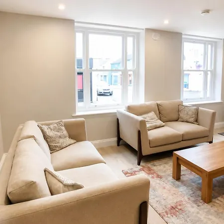 Spacious 7-bedroom Townhouse In Heart Of * Thurles